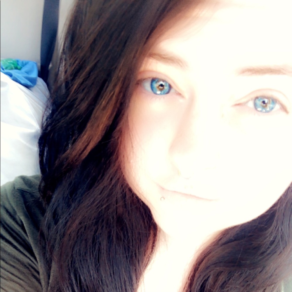 Meet your Posher, Elizabeth